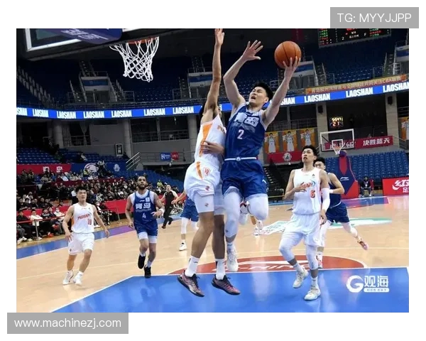 吉林男篮与青岛男篮激战正酣谁能在赛场上笑到最后